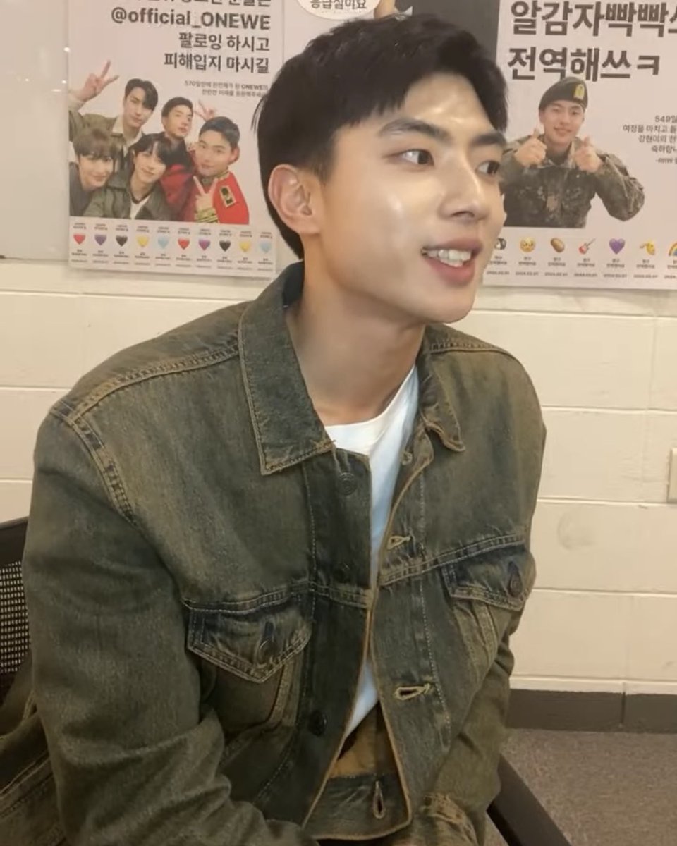 onewegee's tweet photo. I missed him so much 💜💜💜 https://t.co/A7u6LDPtC5