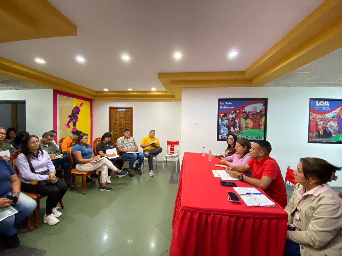 ¡El Partido de Chávez por toda Venezuela!

En el municipio #Tucupita del estado #DeltaAmacuro nos reunimos con los enlaces de las ocho parroquias y todo el equipo político municipal del <a href="/PartidoPSUV/">PSUV</a> donde construimos agenda Victoriosa.

 #VenezuelaJusticiaSoberana

<a href="/NicolasMaduro/">Nicolás Maduro</a>