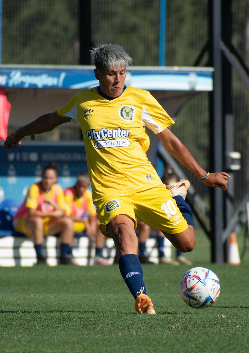 RCentralFem's tweet photo. 🎯 ¡Zurdazo y adentro! 

#VamosGuerreras 💪🏼🇺🇦 https://t.co/OsuXAe50IG