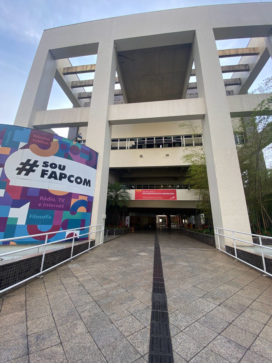 fapcom's tweet photo. Depois de quase um ano no mês de Janeiro, finalmente começamos Fevereiro.
Mês de retorno às aulas para os veteranos e do início de uma incrível jornada para os calouros.
Estamos ansiosos e com muitas novidades, hein!
#fapcom #comunicação https://t.co/S0RmSaPrzk
