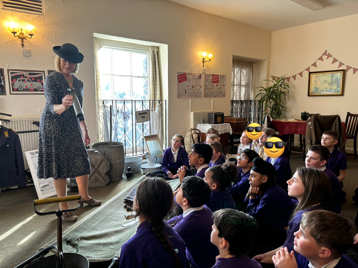 Pont_Primary's tweet image. What a great time year 6 are having with real WW2 artefacts #authenticexperience