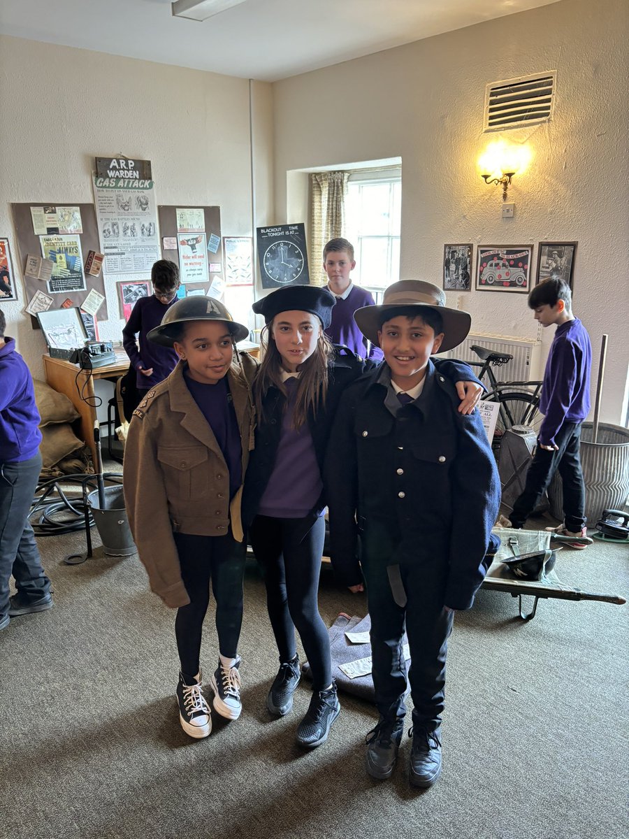 Pont_Primary's tweet image. What a great time year 6 are having with real WW2 artefacts #authenticexperience