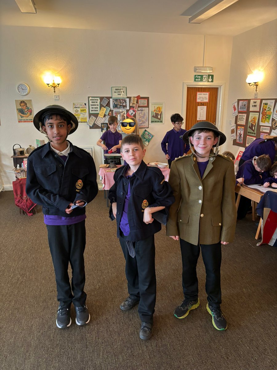 Pont_Primary's tweet image. What a great time year 6 are having with real WW2 artefacts #authenticexperience