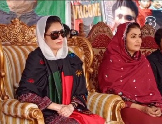 naila_zardari's tweet photo. Aksy E Benazir @AseefaBZ ♥️ With Adi @ShaziaAttaMarri 
wari Wari Shazia Mari
#چنو_نئی_سوچ_کو https://t.co/Atlgeks169