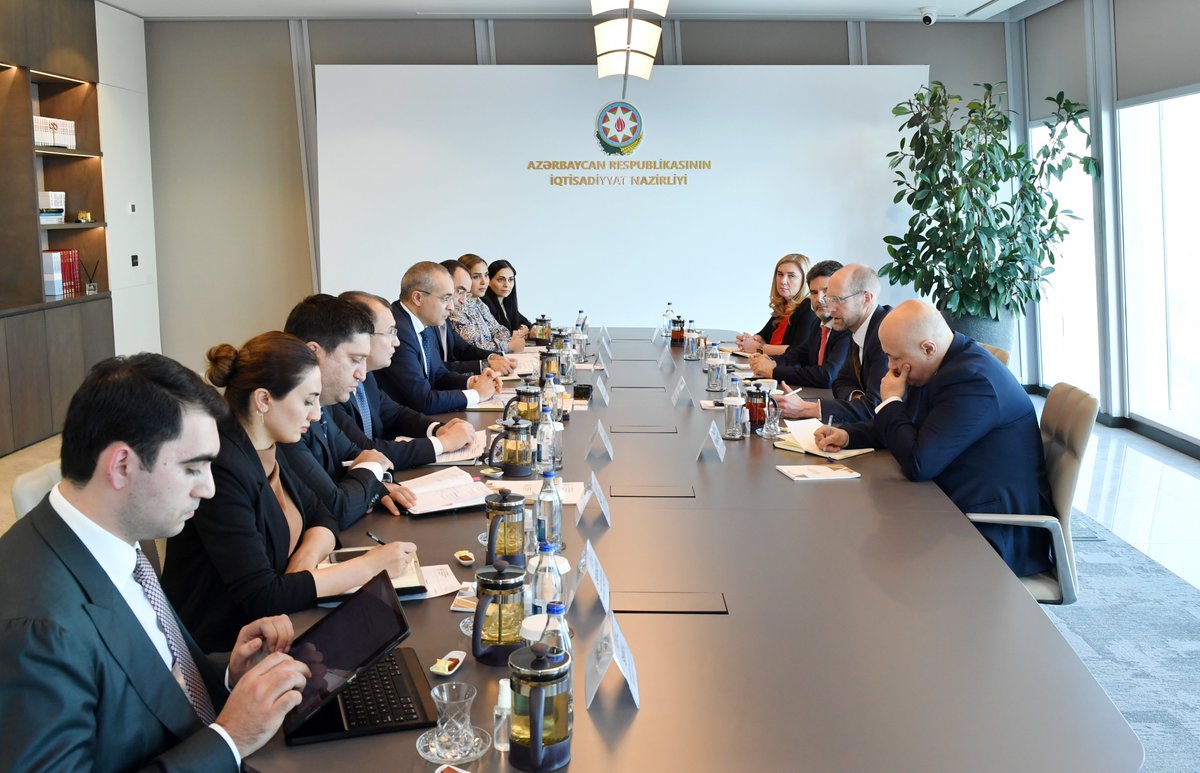MikayilJabbarov's tweet photo. Avropa Yenidənqurma və İnkişaf Bankının (@EBRD) nümayəndələri ilə #Azərbaycan-da keçiriləcək #COP29 (@COP29_AZ) tədbirinə hazırlıq çərçivəsində görülən işlər, beynəlxalq təşkilatlarla dialoqun qurulması, #enerji səmərəliliyinin təmin edilməsi üçün resursların effektiv tənzimlənməsi istiqamətində müzakirələr apardıq.

#EconomyAz