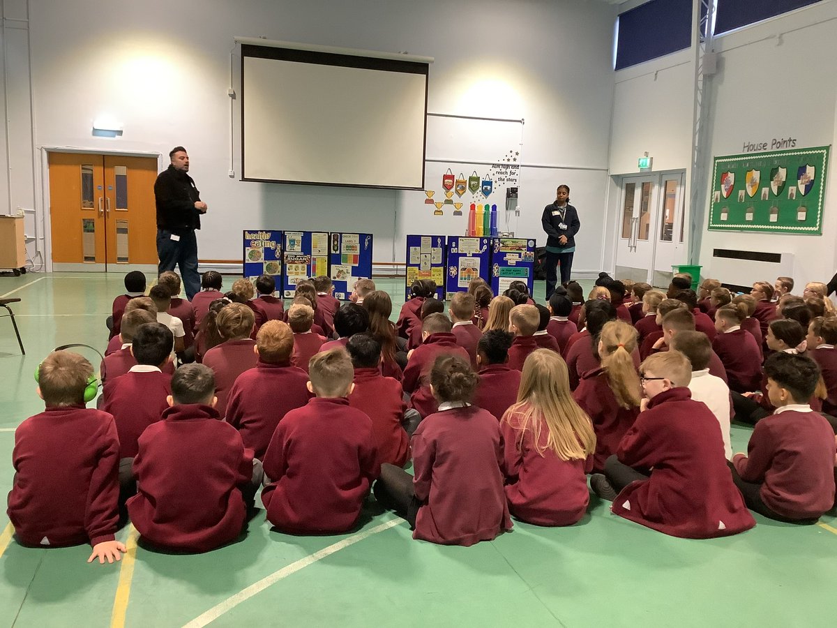TividaleHall_'s tweet image. Thank you to our School Nurses for delivering a session on Healthy eating to Year 3  and Year 4. 
Year 3 then went on to making a healthy salad as part of their DT learning! #healthy #Foodgroups #Science #DT