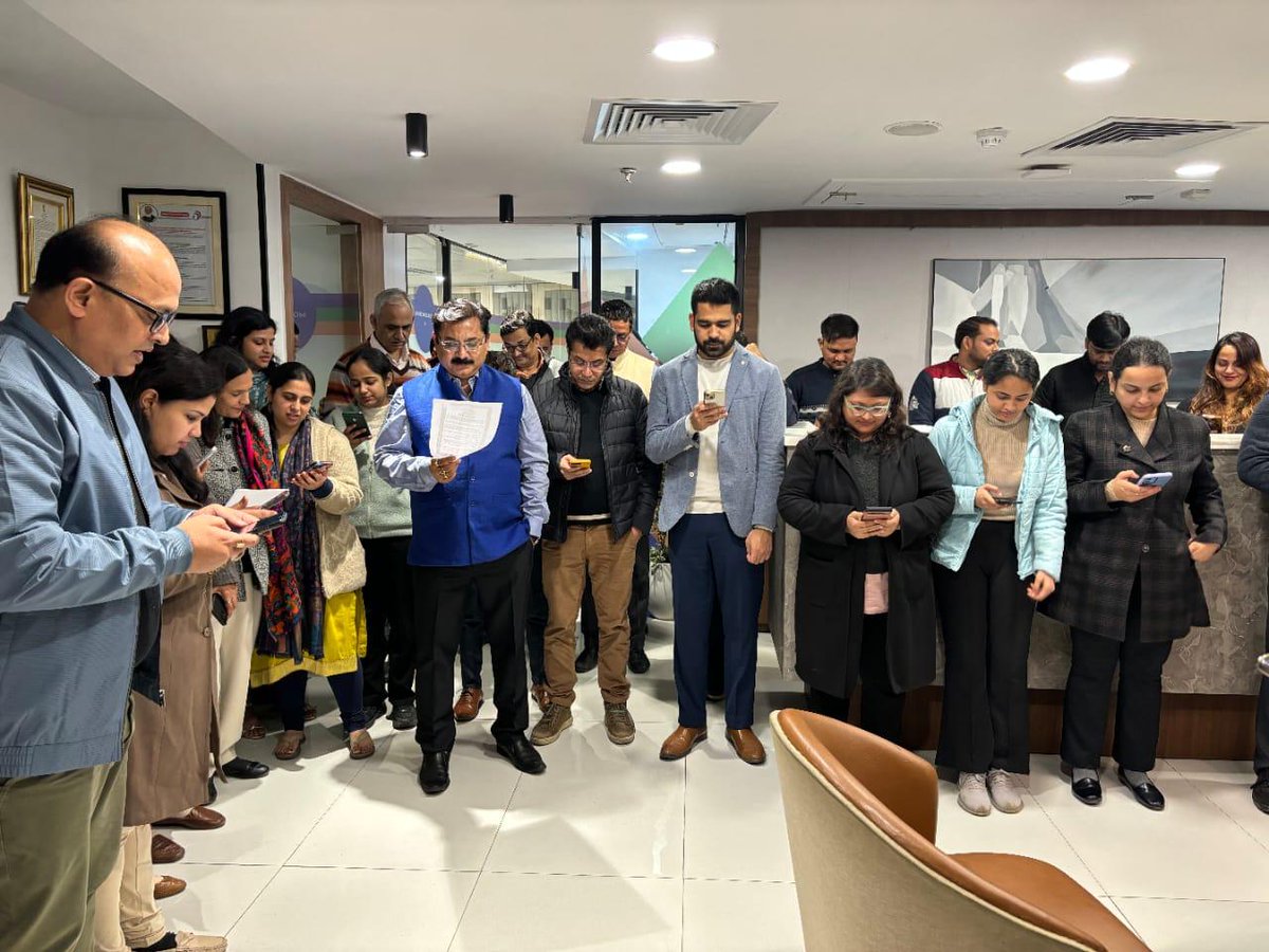 ♻️ The officials of @inregistry, @UIDAI, and @SAMEER_RnD also took the #SwachhtaPledge today on the first day of #SwachhtaPakhwada. #SwachhataHiSeva @swachhbharat