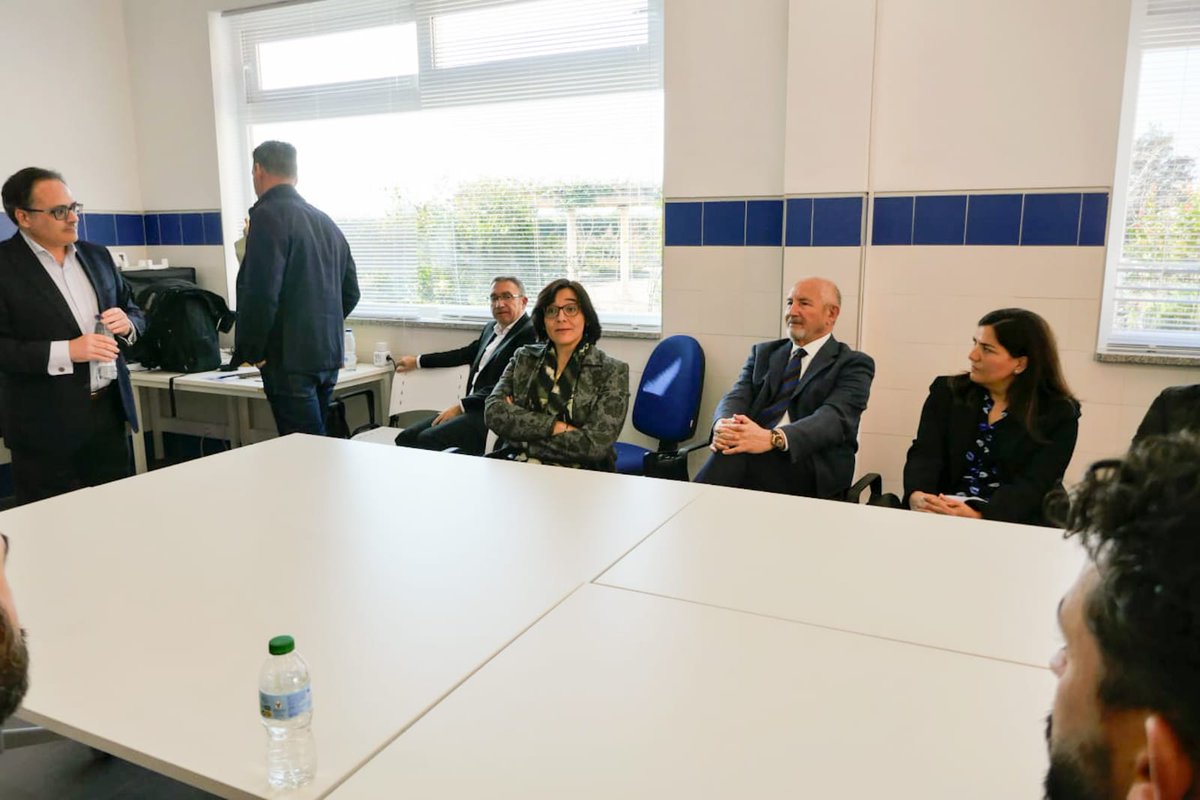 JuntaGranada's tweet photo. La delegada de @EducaAnd @MariaJoseBaza acude a la inauguración de la Jornada "Toolkit para el Emprendimiento", organizada por @CABK_Dualiza y @fp_empresa, en la que se impulsa el Espíritu Emprendedor en la Educación y se fortalece la FP
▶️En el IES Luis Bueno Crespo de Armilla https://t.co/nrc0yExWoX