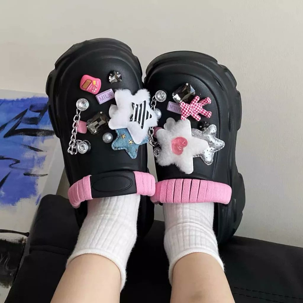 myorensarea's tweet photo. crocs with jibbitz 

— a thread https://t.co/ces8WbYt09