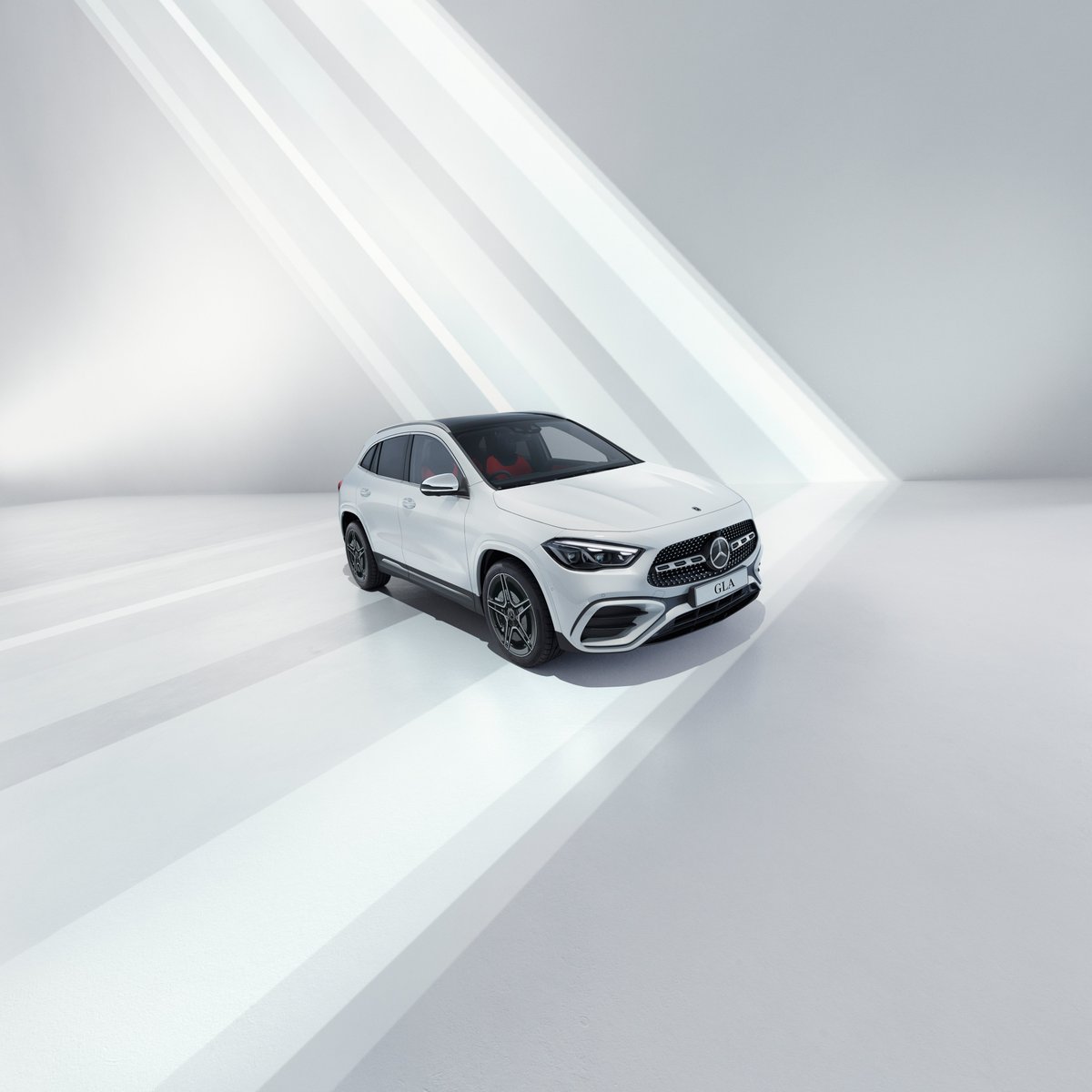 MercedesBenzInd's tweet photo. Behold the peak of pride, passion and performance. The new GLA.
#TheNewGLA #DynamicAllTheWay #AllKindsOfStrength #MercedesBenzIndia https://t.co/rAijRUqIAE