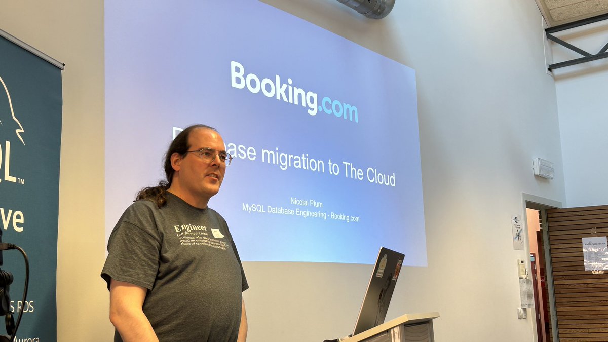 lefred's tweet image. Nicolai from @bookingcom is now explaining how to migrate your MySQL database to the cloud 🐬☁️#MySQLBelgianDays #MySQLCommunity