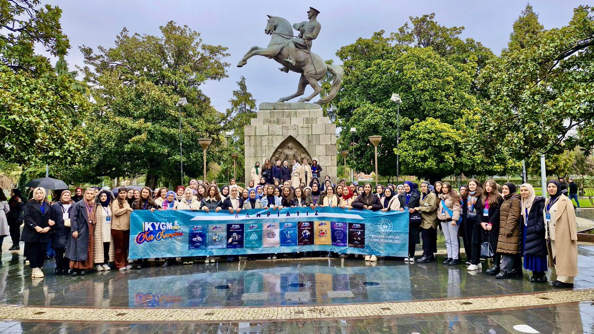 SamsunKYGM's tweet photo. Samsun Genç Aktivist ve Gönüllülük Kampı’nda gezi zamanı. Öğrencilerimiz, Panorama Müzesi, Bandırma Vapuru, Amazon Köyü ve Atakum Gençlik Merkezi’ni gezdi. Gezi programının ardından öğle yemeğinde meşhur Samsun pidesinin tadına baktılar.

#GSBYurtlarıKampta https://t.co/rgm0w2dsoS
