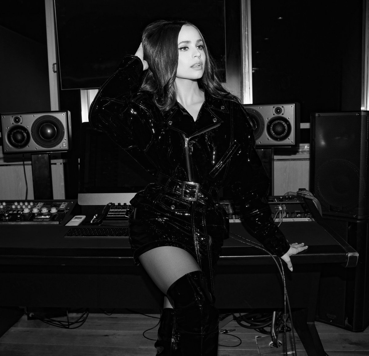 sofiacarsonth's tweet photo. ขณะนี้ทาง Universal Music Group ได้ทำการลบเพลงของโซเฟีย รวมถึงศิลปินท่านอื่น ๆ ในเครือ ออกจากแพลตฟอร์ม Tiktok เป็นที่เรียบร้อยแล้ว เนื่องจากไม่สามารถบรรลุข้อตกลงกับทางแพลตฟอร์มได้ แต่สำหรับโซเฟียจะยังคงเหลือเพียงเพลงประกอบภาพยนตร์บางเรื่องและเพลงที่ร่วม feat. เท่านั้นค่ะ https://t.co/8CppW00g5U