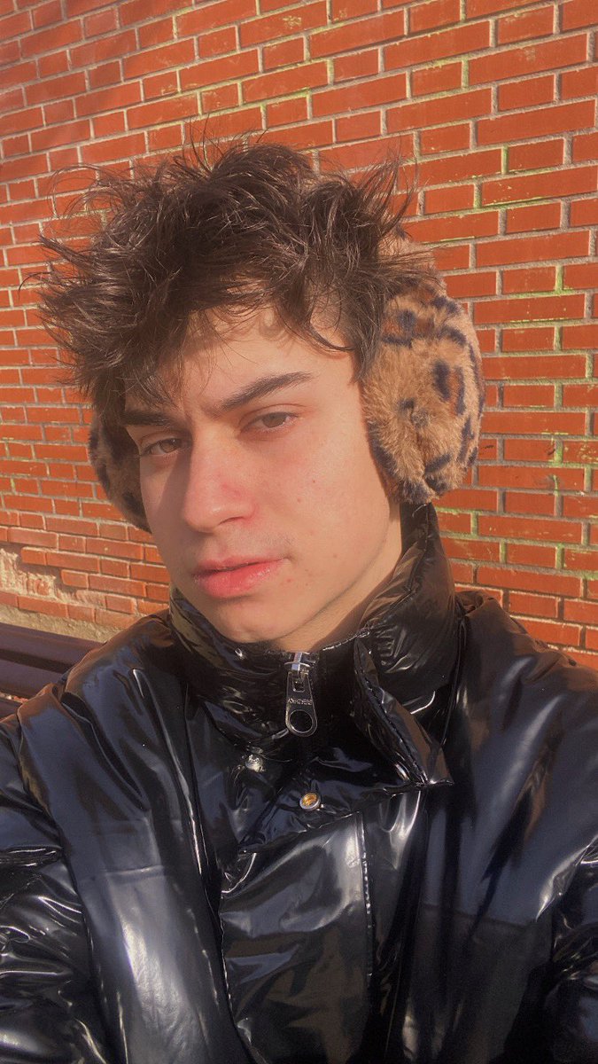 Adrian_macapaca tweet media