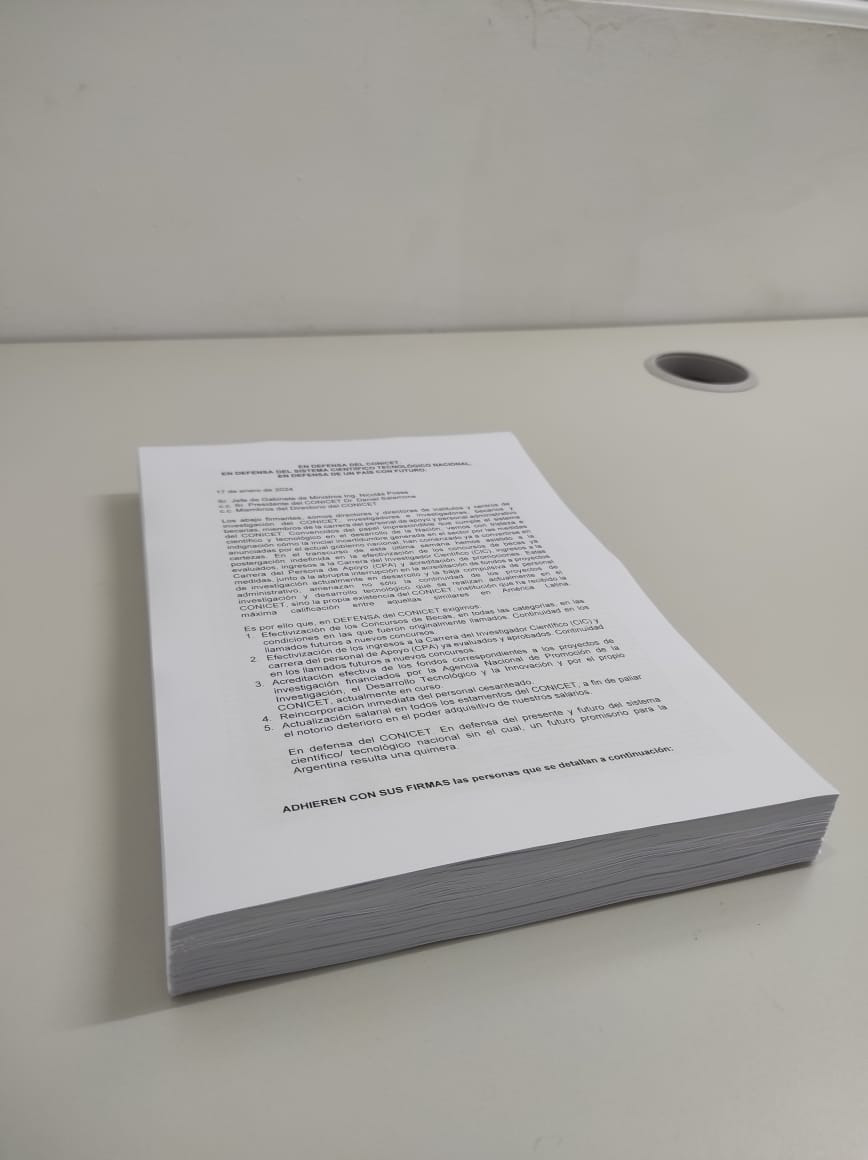 norabar's tweet photo. El petitorio de la Red de Autoridades de Institutos de Ciencia y Tecnología en defensa de la ciencia y la tecnología argentinas que entregarán hoy a las 11 en el Polo Científico reunió más de 10.000 firmas👇y siguen sumando https://t.co/7MOPtagiCl