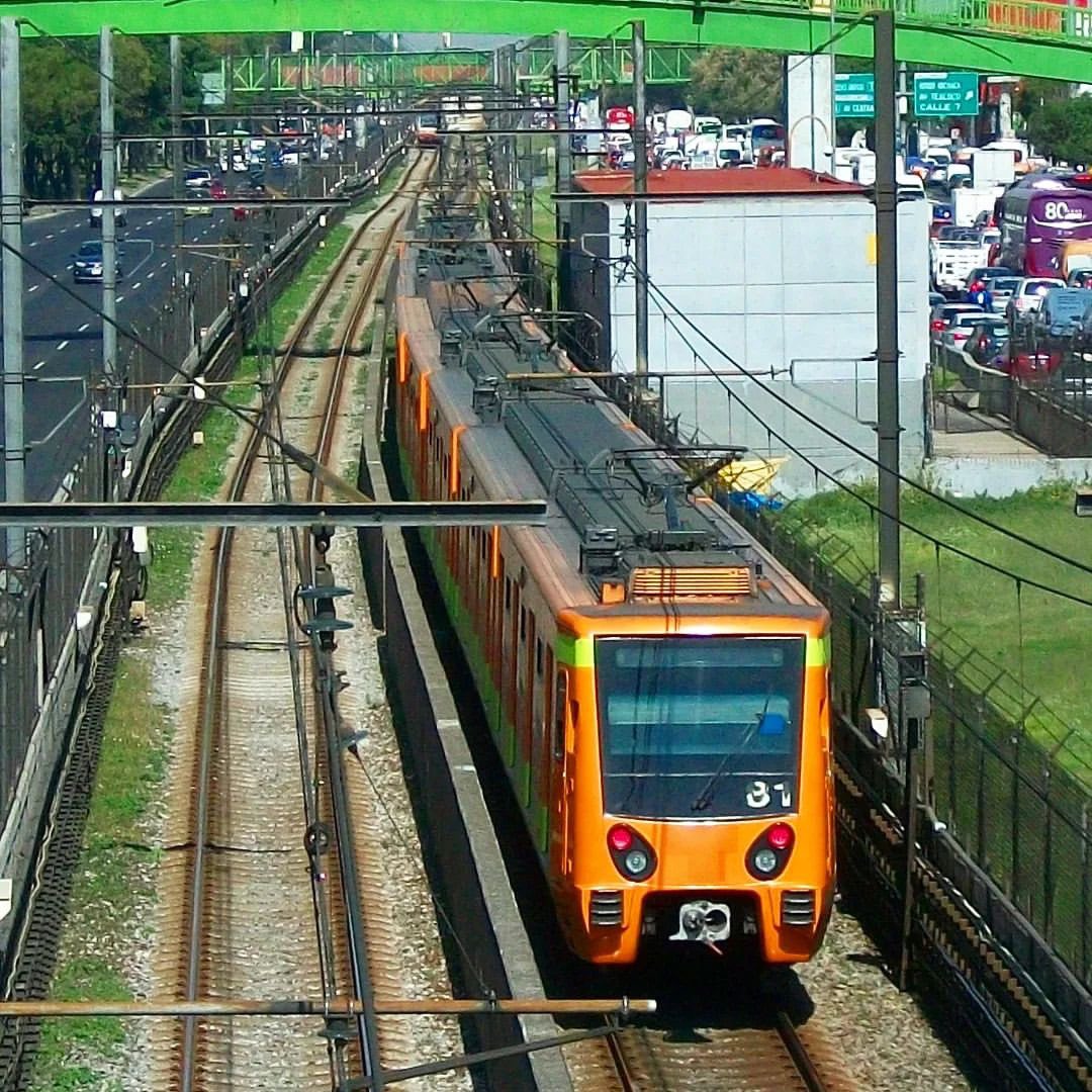 Metronautas_'s tweet photo. Gusano Naranja| #metronautas #metrocdmx #metrodf #metrochilango #stcmxphoto #metropolismx #mexicodf #mexicourbano #paisajeurbano #urbanlife #mxdf #paisajedf #photography #people #image #bild #εικόνα #urbancdmx #cdmx_oficial #yosoycdmx #soycdmx #paisajecdmx
📸 @transporcapital_mx https://t.co/h28rZMigRT