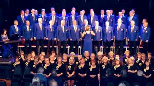 RealShanCothi's tweet photo. Edrych mlan i gal sgwrs dda da Dot Connell arweinyddes @BarryMaleVoice sy’n agor ei drysau HENO er mwyn croesawu darpar aelode newydd at y Cor. Ewch amdani - cyfle i gymdeithasu ag i ganu ag i deithio fyd! Dot sy nesa ar Bore Cothi @BBCRadioCymru #coraucothi 👌👍⭐️ https://t.co/Of8THAqv8N