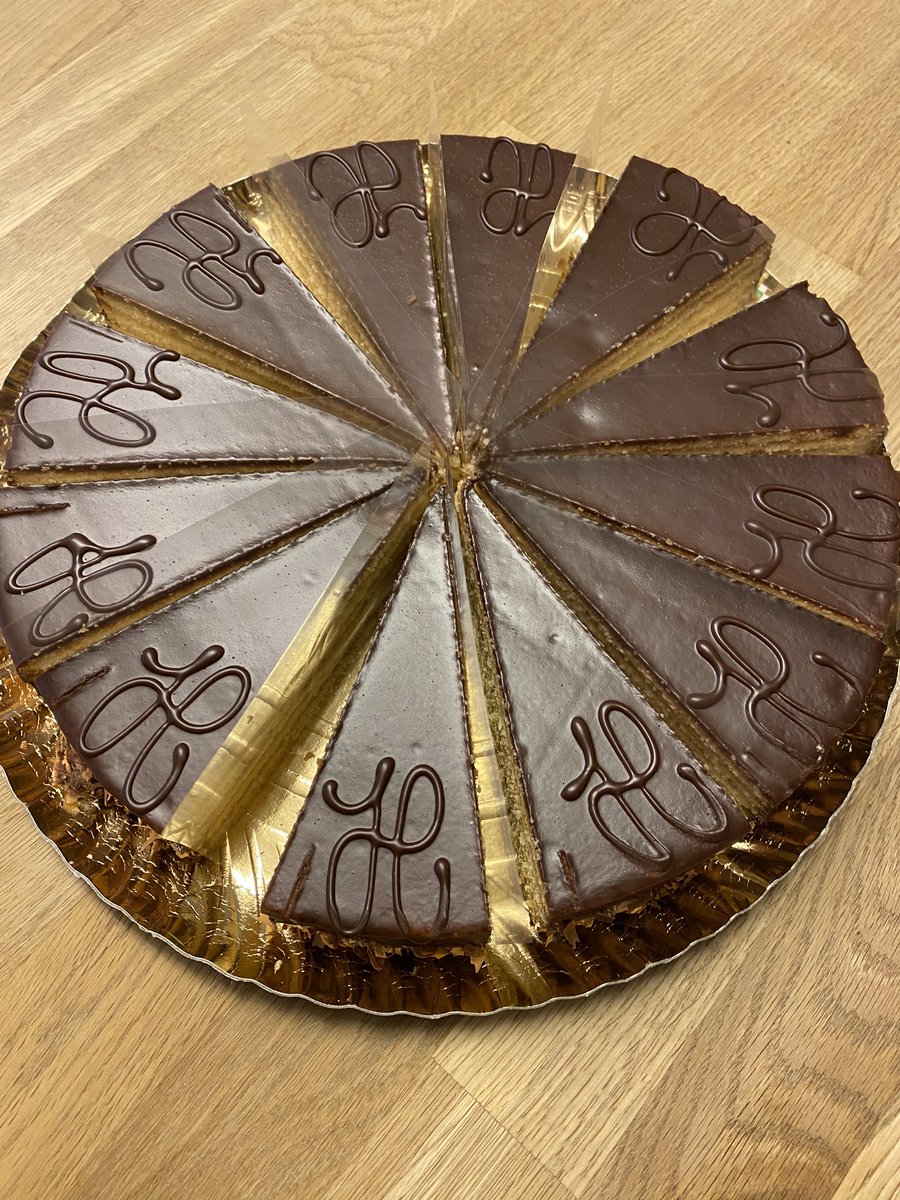 Heute noch Resteessen der Gebutstags-Herrentorte von <a href="/ISchmitt/">Ingo Schmitt - See my on other social media sites</a> (auch Damen und Diverse durften partizipieren)