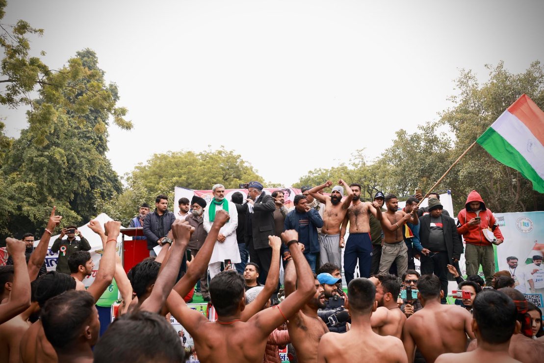 Hritikbhardwajj's tweet image. #JusticeForDefenceStudents