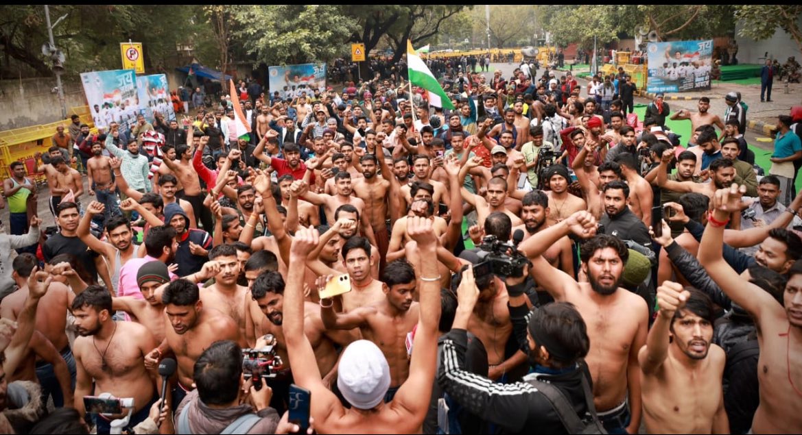 Hritikbhardwajj's tweet image. #JusticeForDefenceStudents