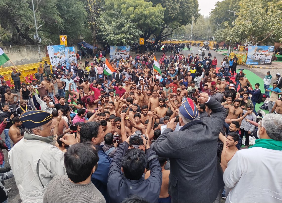 Hritikbhardwajj's tweet image. #JusticeForDefenceStudents