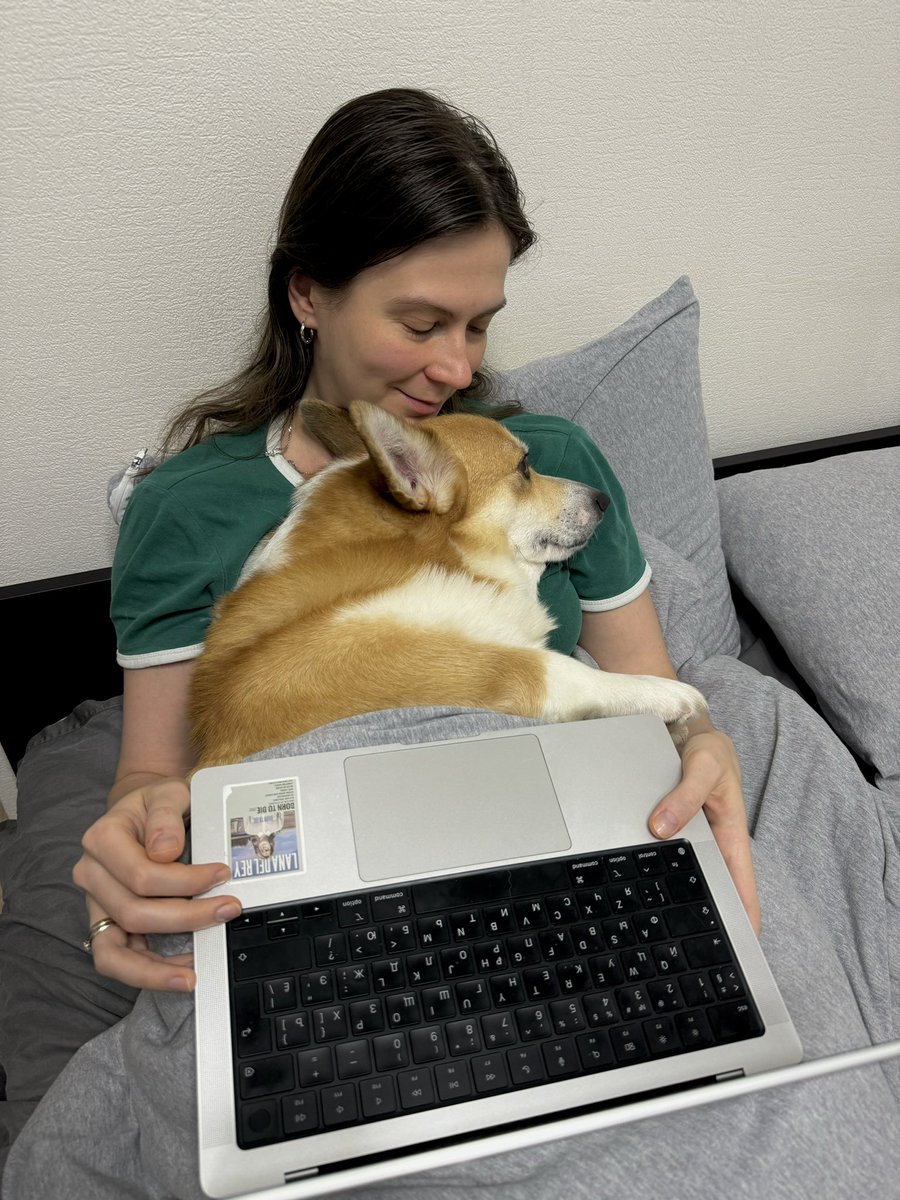 LexiWanderlust's tweet photo. Если home office, то только такой. https://t.co/5Oo2Jl9k7C