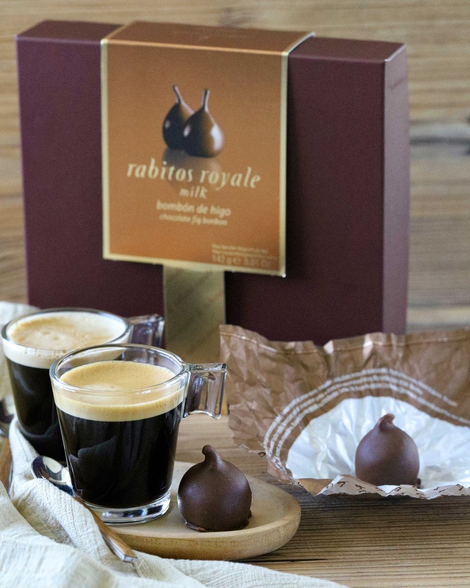 rabitosroyale's tweet photo. ¡Empieza la semana con un #delicioso #café con nuestros espectaculares #RabitosMilk!
-
Start the week with a #delicious #coffee with our spectacular #RabitosRoyale Milk!
#Rabitos #BombonesDeHigo #ChocolateFigBonbon #ChocolateBonbon #chocolate #SpanishBonbons https://t.co/mXjSzbYmZI