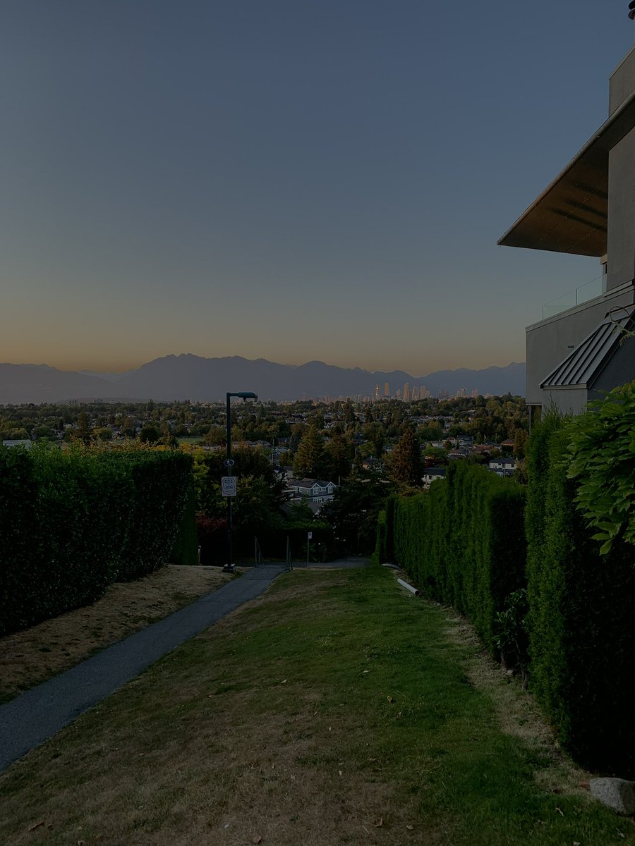 GregRodella's tweet photo. @LouisGaroz Damn I miss Van gotta come back asap 😢 views unmatched https://t.co/IGC0uukFlB