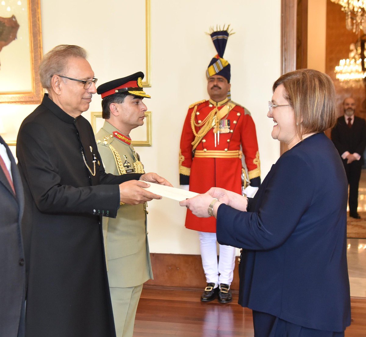 The Ambassador-designate of Italy to Pakistan, Ms Marilina Armellin, presenting her diplomatic credentials to President Dr Arif Alvi, at Aiwan-e-Sadr, Islamabad, on 01-02-2024. <a href="/ItalyinPak/">Italy in Pakistan</a>