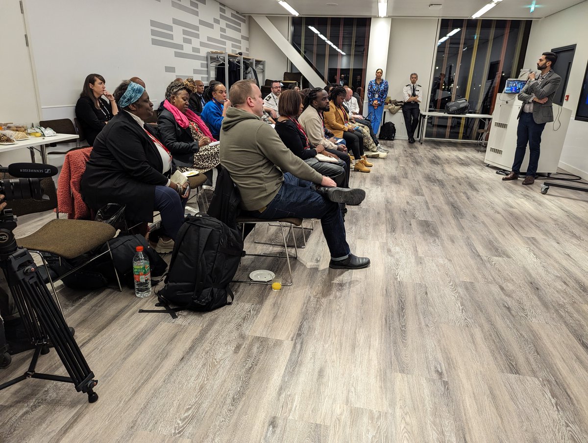 MPSHaringey's tweet photo. Your local @met_connected Outreach #recruitment team were at New Scotland Yard yesterday for the London Race Action Plan. 

Where the #Community and #Police came together to work with each other and to improve #Policing in the met. 

#BTheChangeUWant2C #LRAP https://t.co/qF7Jxy7CAx