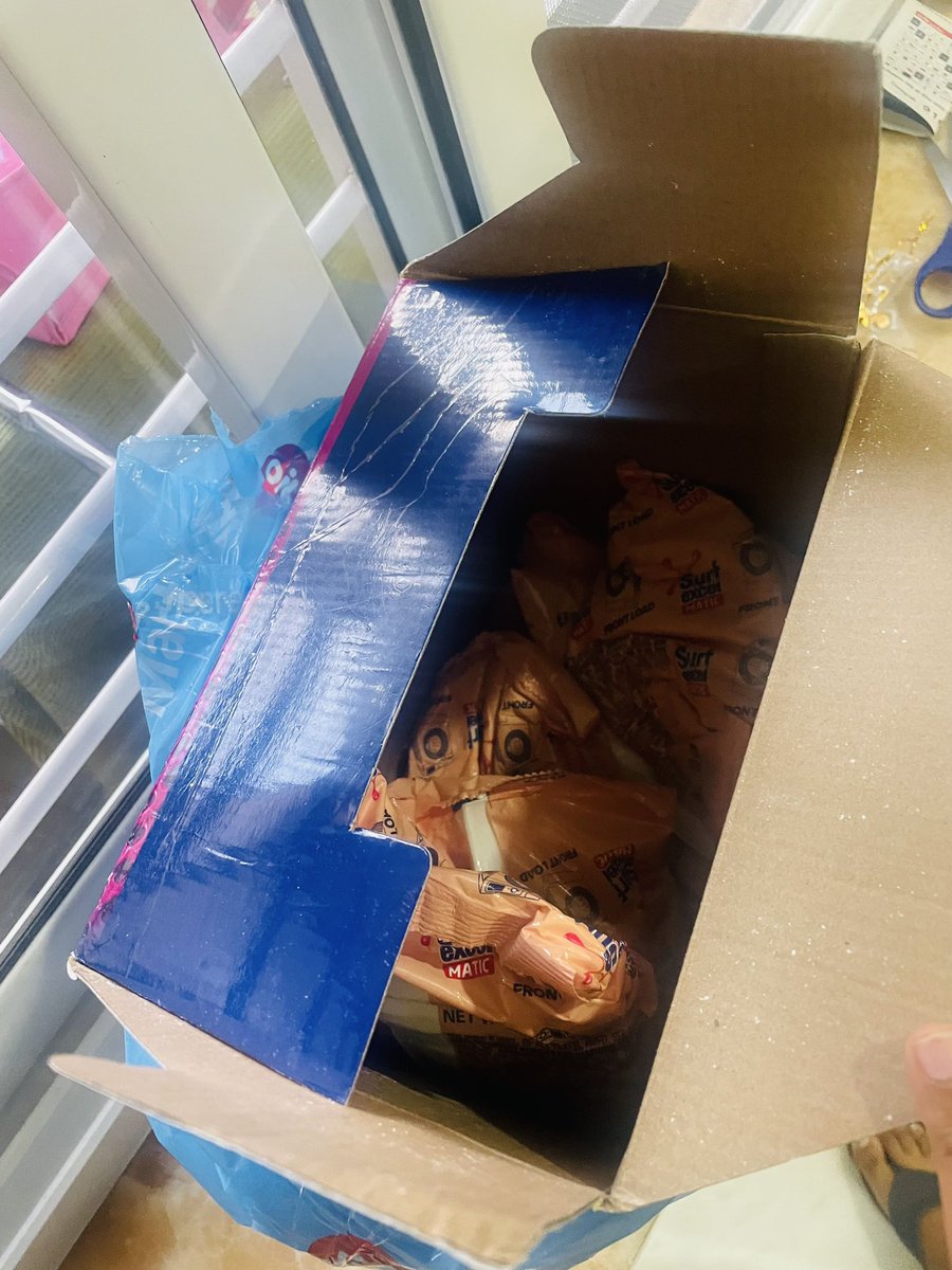 arpit190492's tweet photo. @JioMart @JioMart_Support 
My order id is 17065941230059005A. There were 3 items. I have ordered museli, kellogs corn flakes plain and surf excel 6kg. In place of museli they hv sent almond honey corn flakes. Packet of corn flakes and surf excel was opened when i received. https://t.co/Km0FxiBTQ8