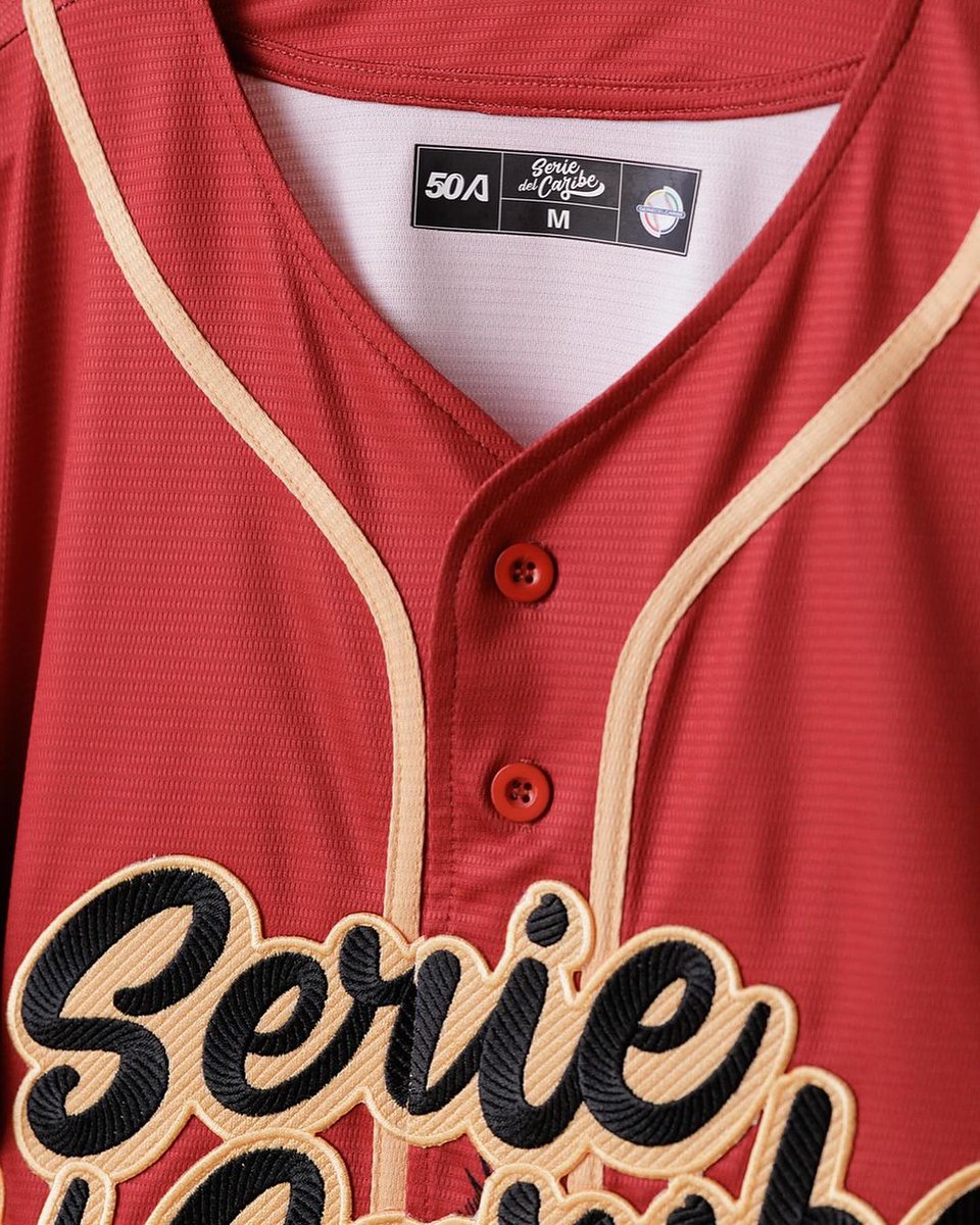 LiderEsDeporte's tweet photo. La Sunset Palms tiene mucho nivel caribeño 🔥⚾️😮💨
📌 Esta camiseta de béisbol la podrán adquirir los fanáticos que disfrutan la Serie del Caribe 2024 en Miami
.
📸 @arrietamx
.
#SeriedelCaribe
#Beisbol
#SunsetPalms
#Liderendeportes https://t.co/kreR2tdRy3
