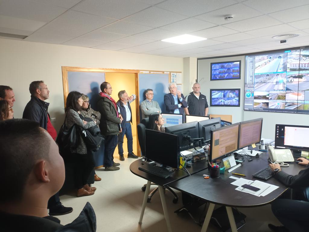 [#visitatécnica] Javier Fernández Armiño y Roberto Inés Gallo, ingenieros de la Demarcación de Carreteras de Castilla y León Oriental, explican cómo funciona el Centro de Control “Nudo Landa” de la DGC del Estado
