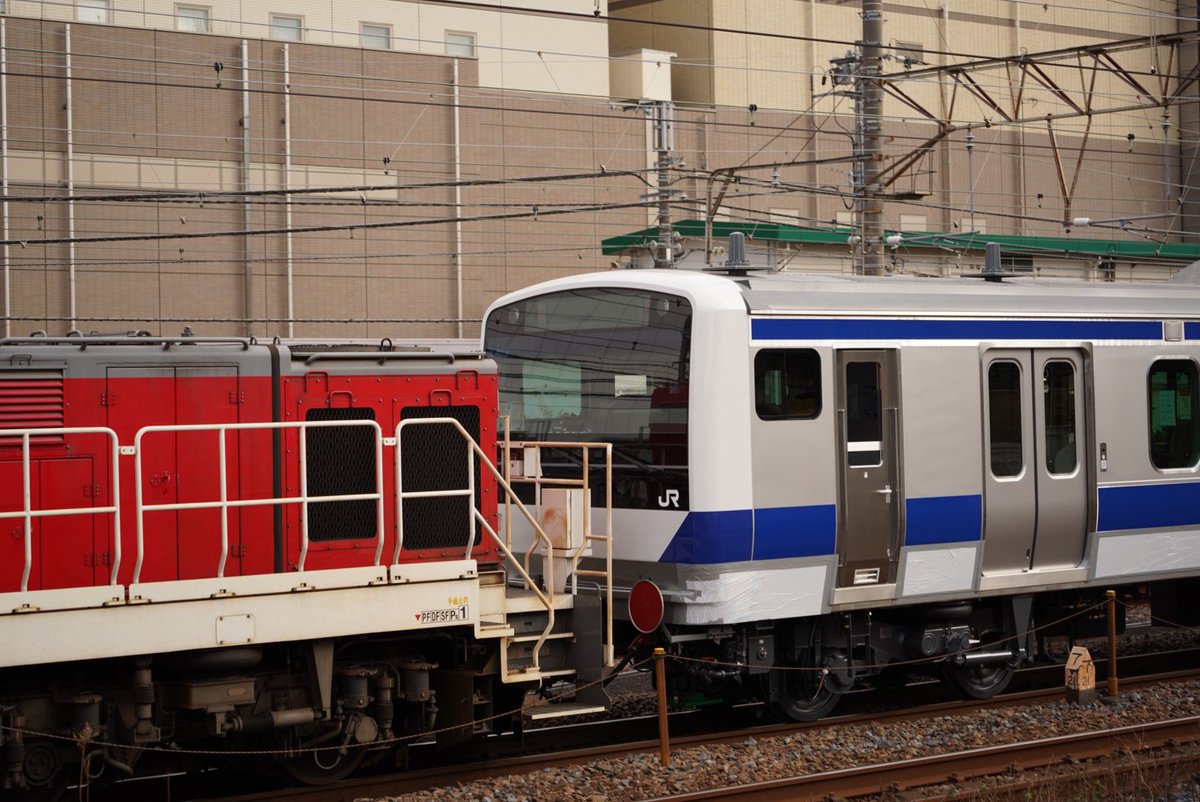 masa_kudo's tweet photo. 愛知 DD200 DD200-7号機② 9596レ

DD200-7号機牽引 9596レ 
E531系 クハE531-17 総合車両製作所出場
クハE531系-17代替製造
1両だけという、プラレールみたいな編成

#dd2007号機
#dd2007
#e531系
#9596レ
#甲種輸送
#総合車両製作所
#jtrec https://t.co/MfuHxu8nTD