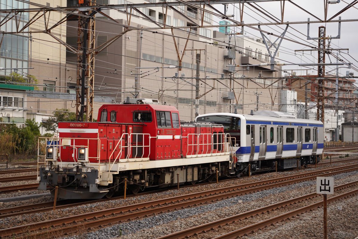 masa_kudo's tweet photo. 愛知 DD200 DD200-7号機② 9596レ

DD200-7号機牽引 9596レ 
E531系 クハE531-17 総合車両製作所出場
クハE531系-17代替製造
1両だけという、プラレールみたいな編成

#dd2007号機
#dd2007
#e531系
#9596レ
#甲種輸送
#総合車両製作所
#jtrec https://t.co/MfuHxu8nTD