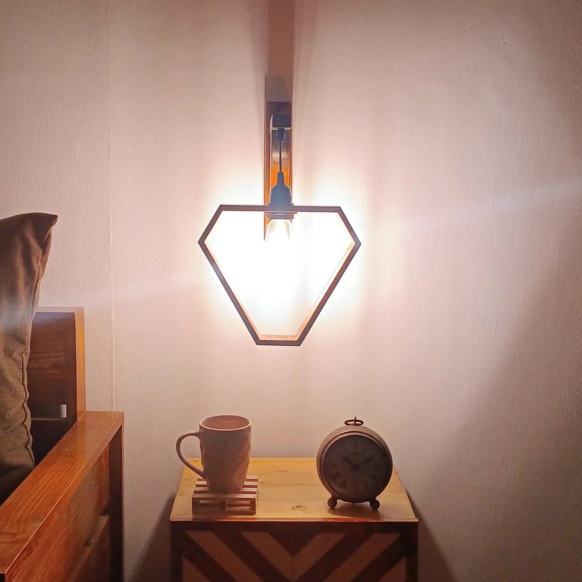 WaseehStore's tweet photo. 𝗔𝗺𝗮𝘇𝗶𝗻𝗴 𝗡𝗲𝘄 𝗣𝗿𝗼𝗱𝘂𝗰𝘁🔥
Elevate your space with the Hexoz Wooden Wall Light! 

🌟 Perfect for bedside reading, accent lighting in the living room, or guiding illumination in hallways. 

Easy installation with clear instructions and all necessary hardware included. https://t.co/1ASaMjT6sS