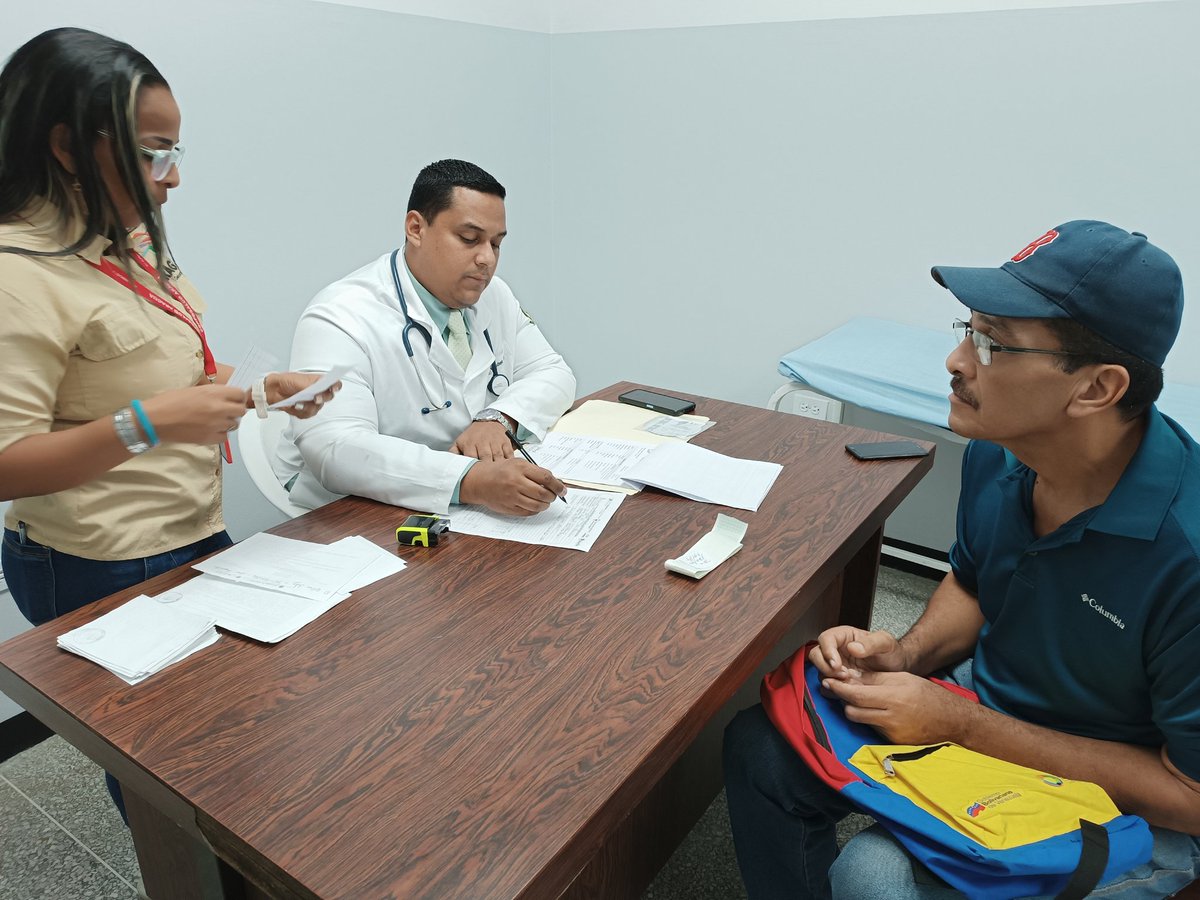 DraShirleySalud's tweet photo. #1Feb Jo nada de Valoración Cardiovasvular a pacientes captados en nuestros Despliegue de Atención Especializada en Salud #Aragua siguiendo las orientaciones del Pdte @NicolasMaduro ¡Juntos por Cada Latido! @MagaGutierrezV @Soykarinacarpio @MinSaludVE @GobiernoAragua_ https://t.co/rv1yd7cNRH