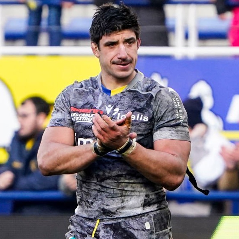 aplenorugby's tweet photo. Tomás Lavanini, el buen presente de Clermont y lo que viene frente a Lyon.

Mirá >> https://t.co/uu2IONDRR7 https://t.co/umQvrLH6xi