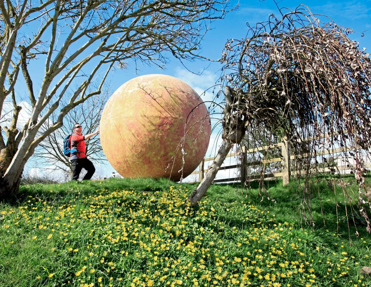 The Somerset Space Walk allows you to trek the entire length of the solar system and glean a true sense of its scale (if you can imagine each of your footsteps being 400,000km, that is) countrywalking.co.uk/read/mar-24/wa…