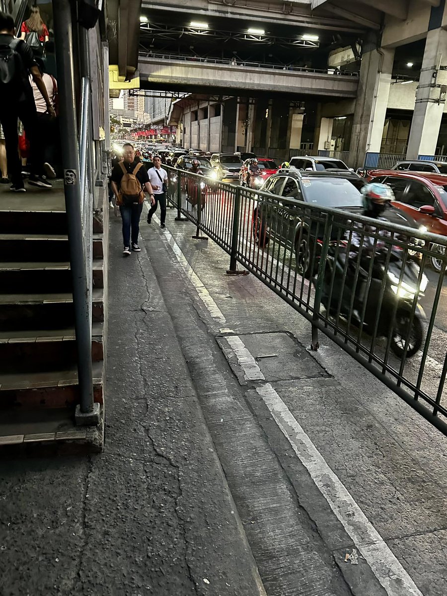 inquirerdotnet's tweet photo. ‘AFTER 20 YEARS’

LOOK: Writer-producer Eric Cabahug shares a snap of the newly expanded sidewalk in MRT Ortigas Northbound.

“OMG!!! If you know, you know,” he quips in a Facebook post last Jan. 24.

To recall, the narrow sidewalk usually accommodates only a single line of commuters when going through the area.

This new development prompted several reactions from social media users.

“Buti naman pwede ba magsalubungan hahaha dati antay mode ka [talaga] pag magpasalubong,” one user writes. | 📷: Cabahug/Facebook

Visit https://t.co/LlVMmwXQ5u for updates, stories and more.