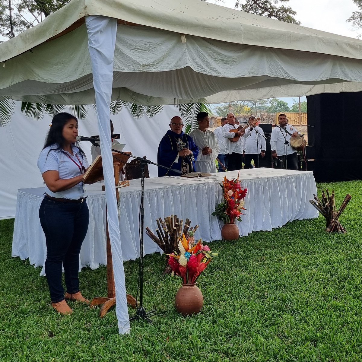 C_LaPastora's tweet photo. Iniciamos la #Zafra2024 con la bendición de Dios, en compañía de Monseñor Carlos Curiel, Obispo de la Diócesis de Carora, directivos, comunidad de La Pastora, invitados especiales y trabajadores de la empresa. 

¡Que suenen los molinos! 🎋🙌👏 https://t.co/BdzjAPakYC