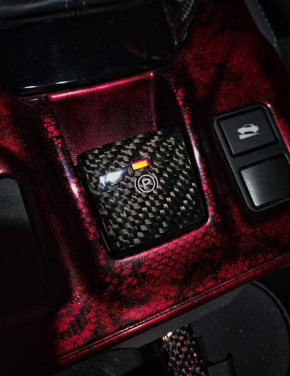 BISONTE_1236's tweet photo. #リベラルメイド
#LIBERALMADE
#カーボンインテリア #リベラル
・電動パーキングブレーキスイッチ
電パのスイッチを純正加工して貰った逸品✌
目立つところにあってお気に入り笑 https://t.co/g0U7b0rHTx