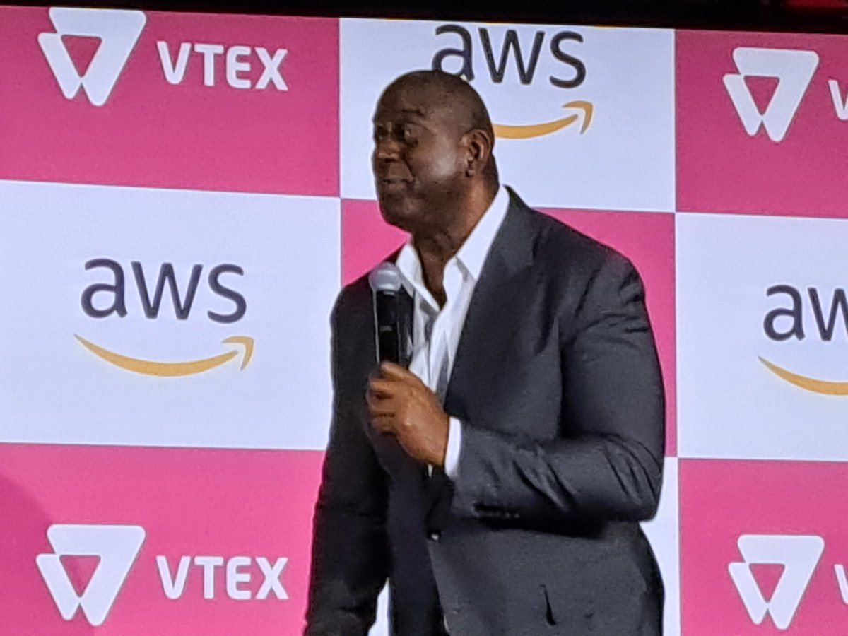 EchidnaInc's tweet image. #ThrowbackThursday with our very own Echidnites, @MikePierceTech &amp;amp; tim_cochran, living it up at NRF &amp;amp; #VTEXConnect Live! Proud sponsors of #VTEX Connect Live, we were all ears for Magic Johnson's inspiring keynote &amp;amp; came away buzzing with #NRF2024’s groundbreaking insights.