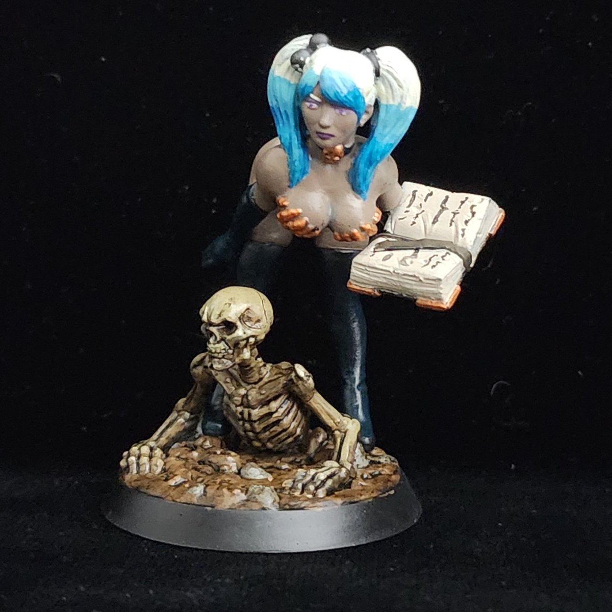 artofthecrowe's tweet photo. Necromancer is done over all I am happy but I clearly need more practice with pale skin tones.

#75mm #skeleton #mini #pinup #necromancer #art #smallartist #finishedpiece #displaymodel https://t.co/CXtUZDiYr8