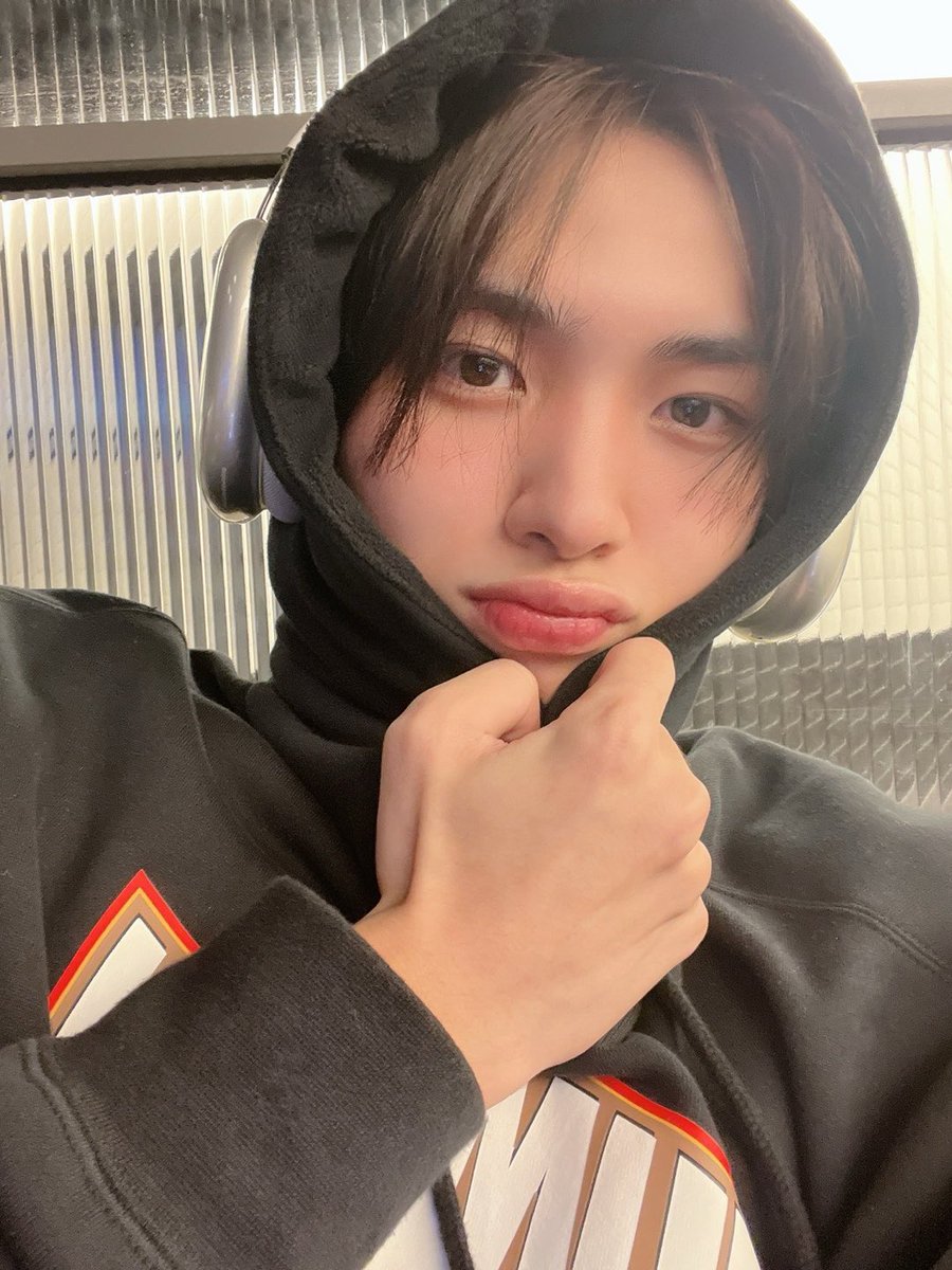 mymin0405's tweet photo. 왜케 개죽이 닮았지 https://t.co/uKaqUE5C7m