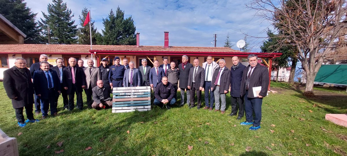 AkcaabatIlceMEM's tweet photo. 2024 Yılı İlçe İdare Şube Başkanları Toplantısı Kaymakamımız Sn Ramazan KURTYEMEZ başkanlığında Toprak Ana Köy Yaşam Merkezi'nde yapıldı.
@tcmeb @Yusuf__Tekin @hasan_uygun91 @AkcaMehmetUSTA https://t.co/cuZJs8zNqb