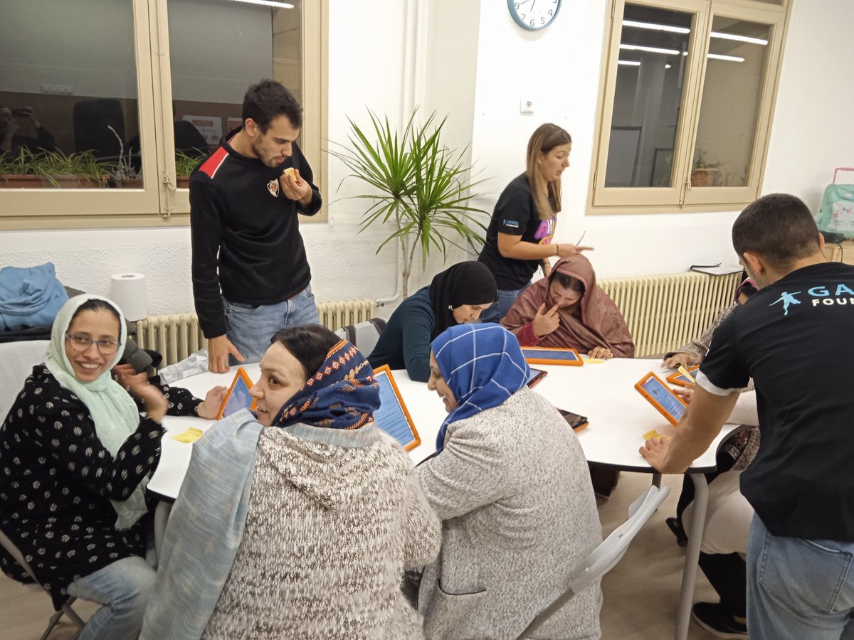 fundaciobayt's tweet image. La canalla de #Bayt i les famílies participen al projecte FIVALÍN, de la @GasolFoundation.

🚀 Fem un viatge pels planetes de la #GalàxiaSaludable. Aprenem sobre alimentació, son, pantalles, activitat física i benestar emocional.

Coneixes el projecte? 👉 gasolfoundation.org/ca/fivalin/