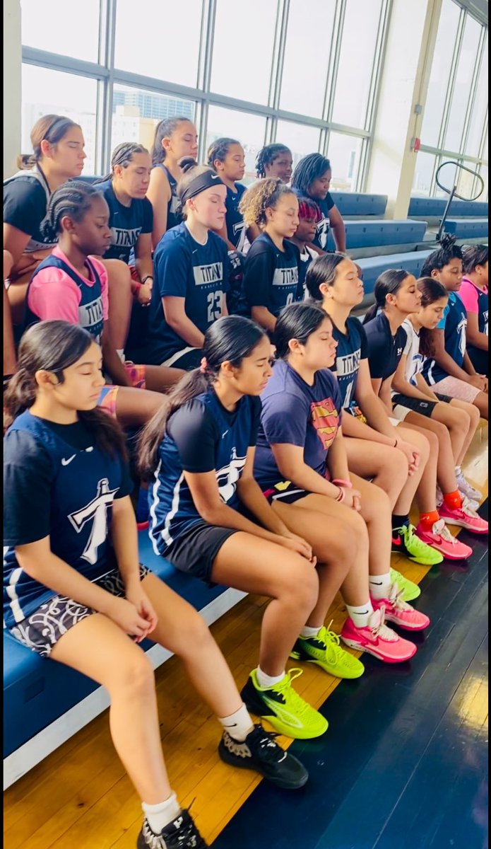 heyanneoneil's tweet photo. I had an amazing day with SLAM! Miami girl’s basketball team, training in future vision-meditation, breath work, and creating big dreams! 🏀📿🎙️@KBEY31 @SLAMMiaOfficial https://t.co/3wVrNn3Sku