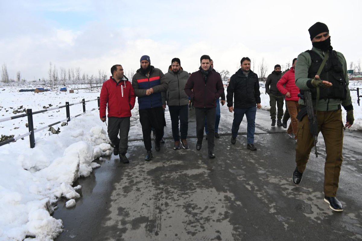DcKulgam's tweet photo. DC Kulgam, @AtharAamirKhan, overseeing snow clearance operations in Nihama, Bathipora, and other areas is commendable. With #Priority1 roads cleared and 95% of #Priority2 roads cleared, efforts are underway for the efficient restoration of services in Kulgam. Kudos 👏
@diprjk https://t.co/Pre3jJiCpA