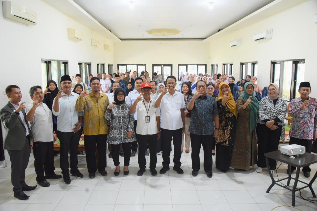 DPR_RI's tweet photo. Pusat Perancangan Undang-Undang Bidang Politik Hukum dan Hak Asasi Manusia (PUU Bidang Polhukham) Sekretariat Jenderal DPR RI menandatangani MoU dengan Iniversitas Cordova, di Kabupaten Sumbawa Barat, NTB, Rabu (31/1/2024). #SetjenDPR https://t.co/fLq7LxYqKI